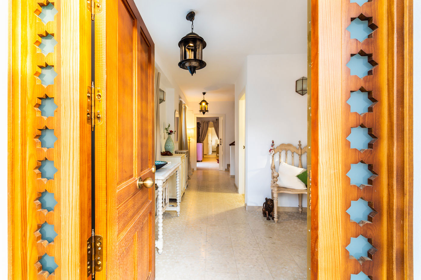 Puerta principal a la propiedad